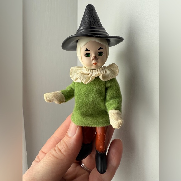 Collectible Wizard of Oz Scarecrow - Picture 5 of 15